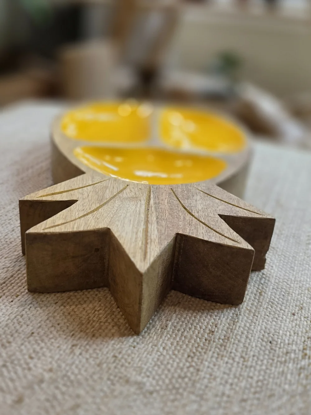 Pineapple Wall Serving Tray in Yellow and Natural Wood -‎ Unbranded